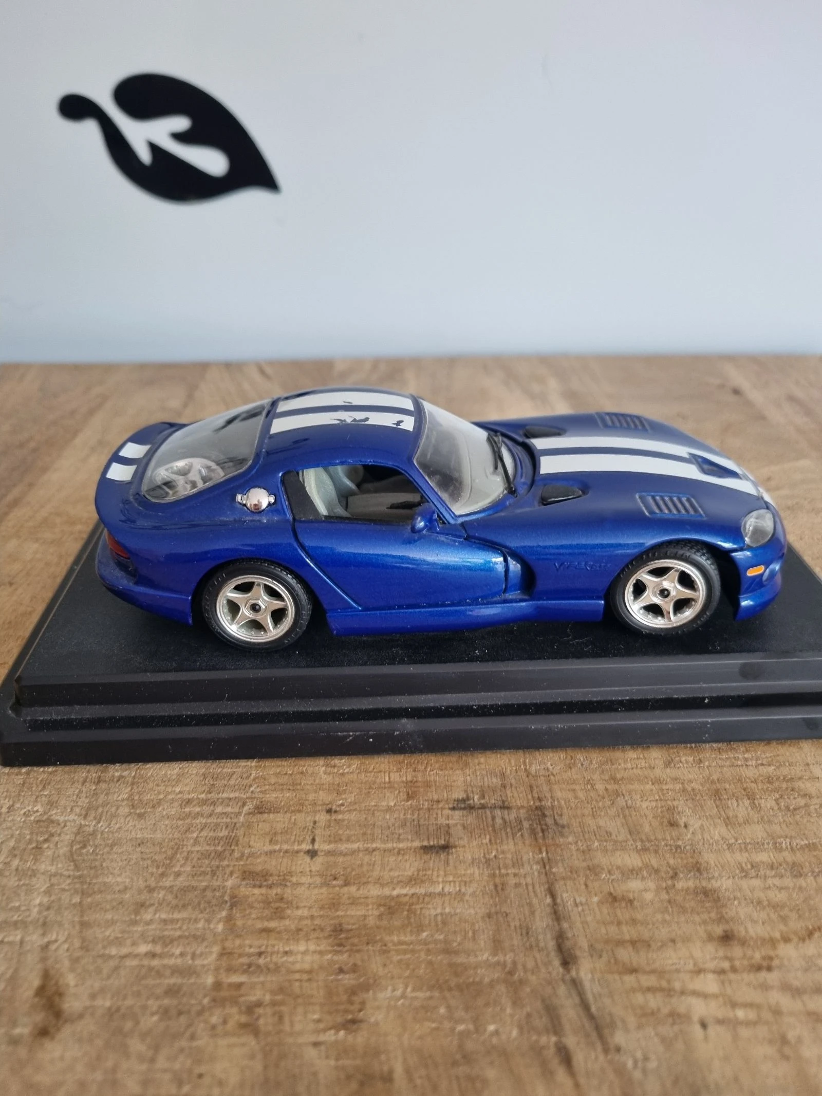 Miniatuur Dodge Viper GTS Coupé (1996) - Bburago (Blauw en Wit) – photo 5
